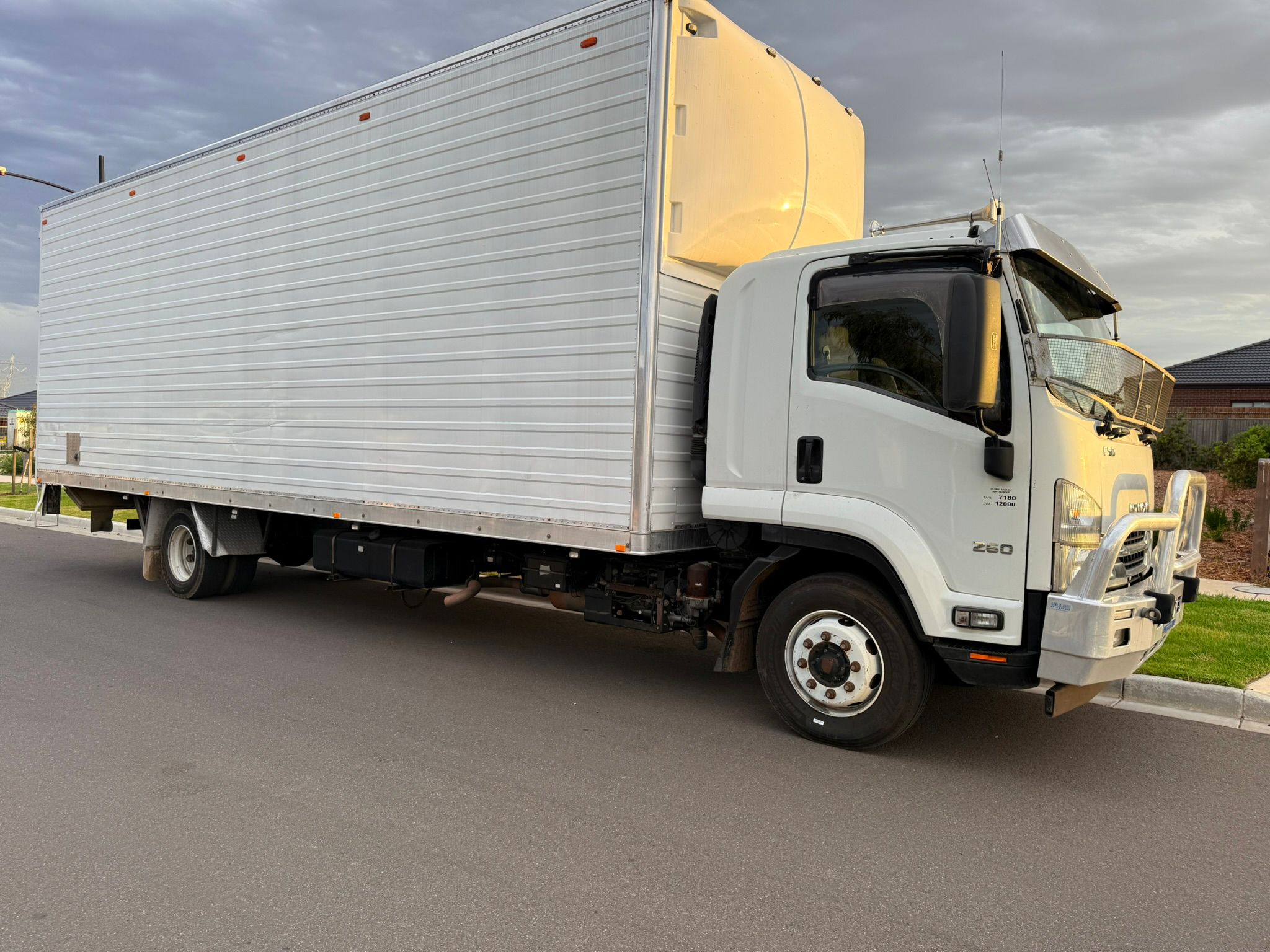 Victoria On Move 12-ton truck — largest fleet truck, ideal for big 5+ bedroom homes